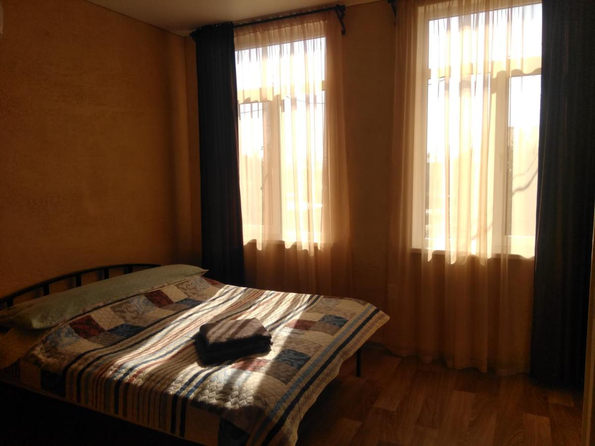 Гостевой Дом Ксения Hotel Sukhumi Eksteriør billede