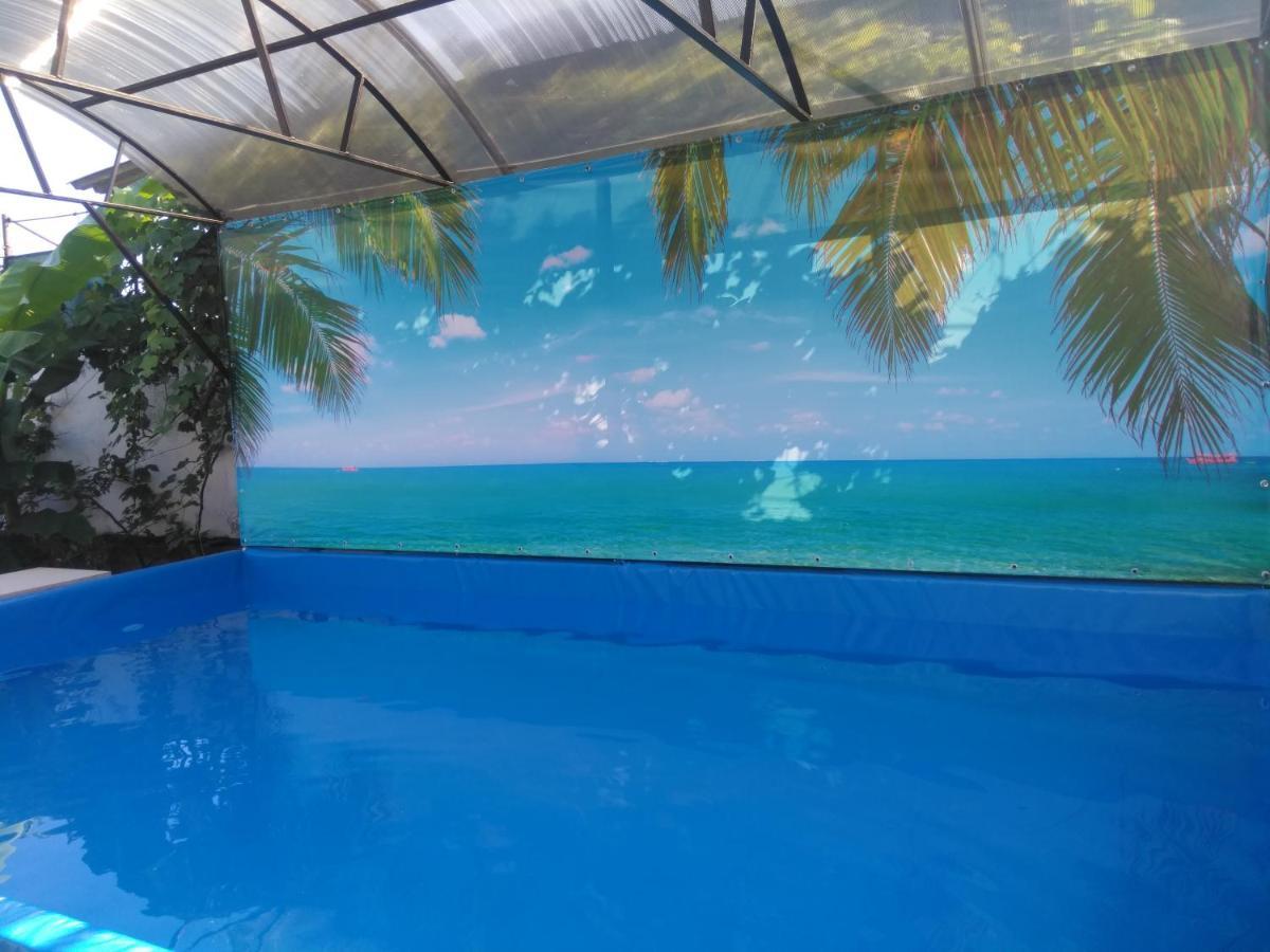 Гостевой Дом Ксения Hotel Sukhumi Eksteriør billede